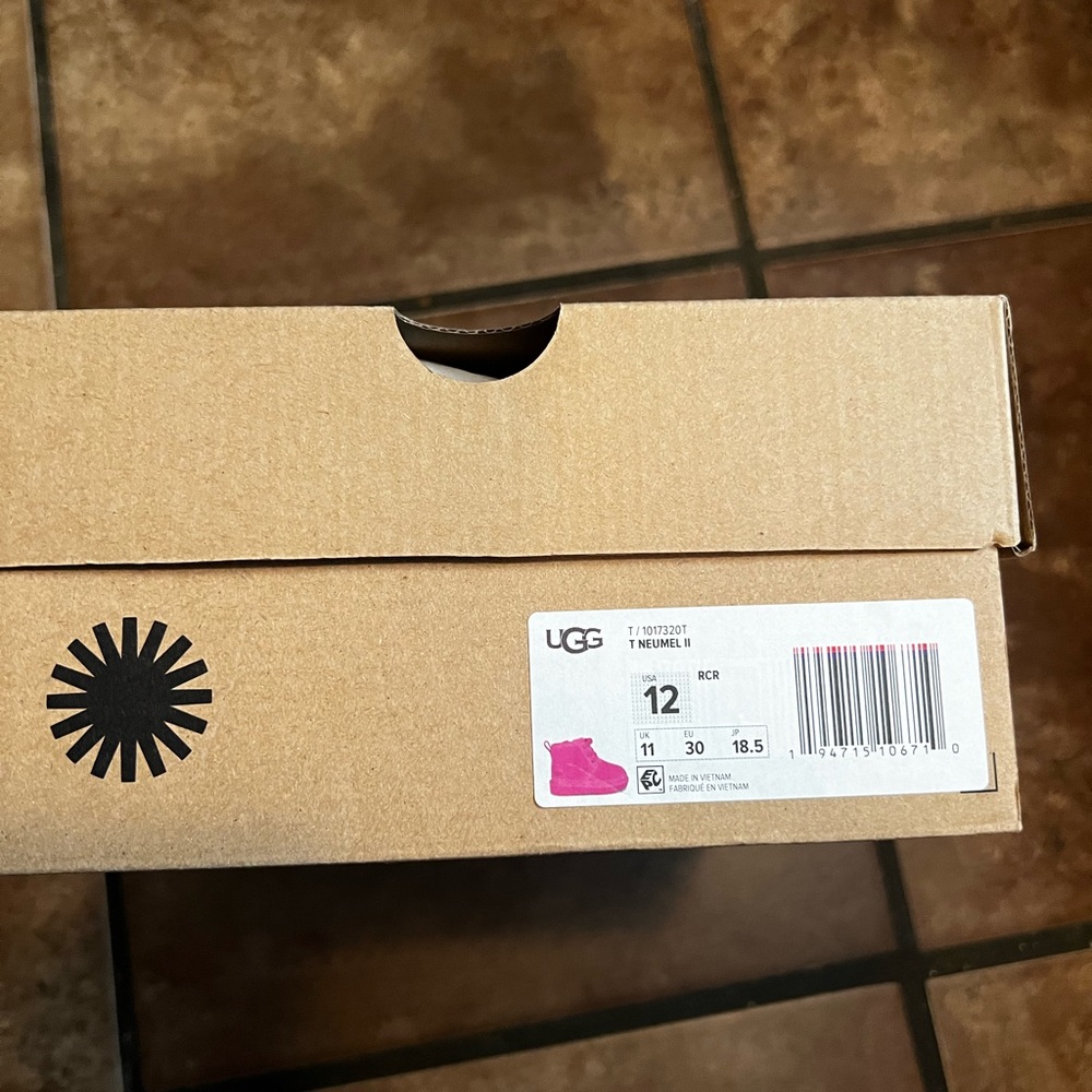 Hot Pink  girls' Uggs size 12. Never put on with tags